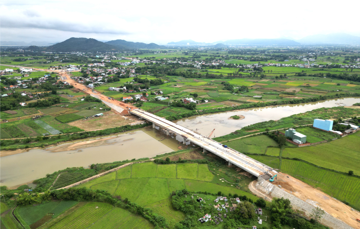 Bình Định đột phá hạ tầng giao thông để phát triển kinh tế (16/12/2023)
